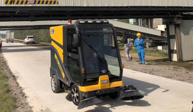 C200道路清掃車服務(wù)于海螺水泥